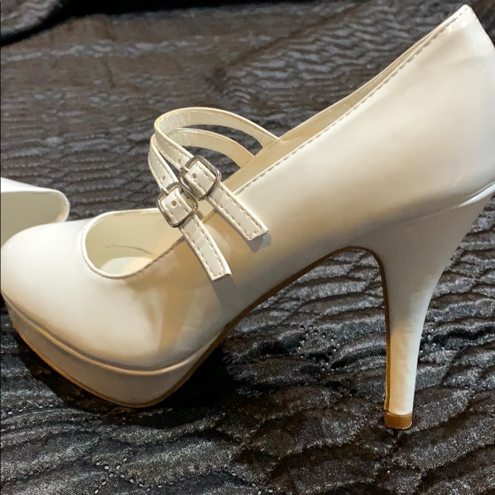 White patent leather heel costume size 6